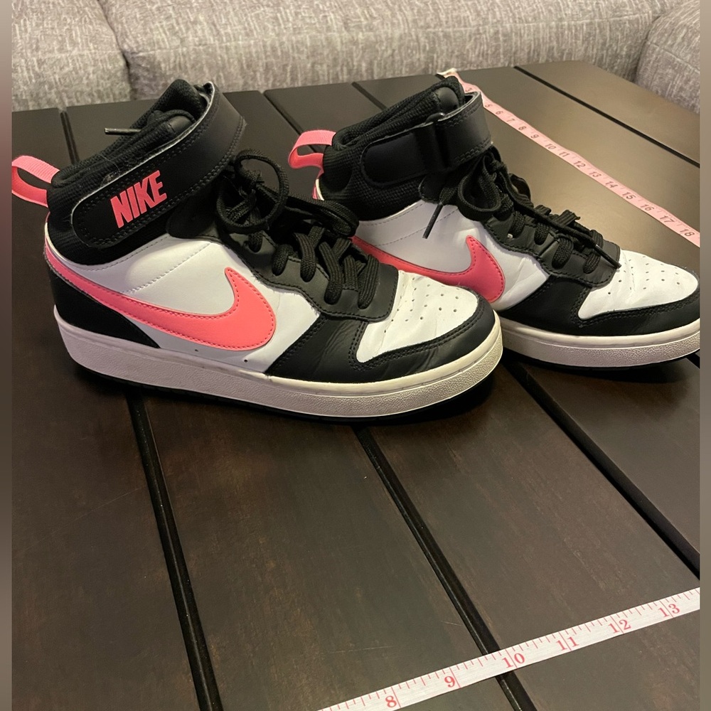 Nike Court Borough Mid black/pink sneakers